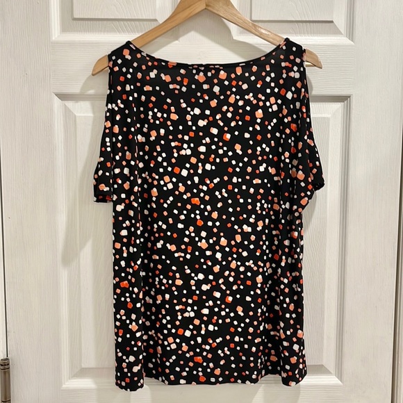 Nine West Cold Shoulder Black Pattern Short Sleeve Blouse - Picture 5 of 12